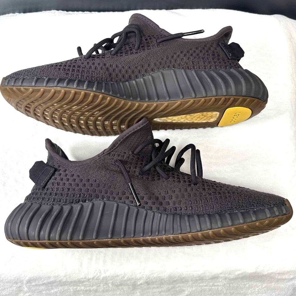 adidas Yeezy Boost 350 V2 “Cinder Reflective” – FY4176 | 10.5M - Picture 4 of 9